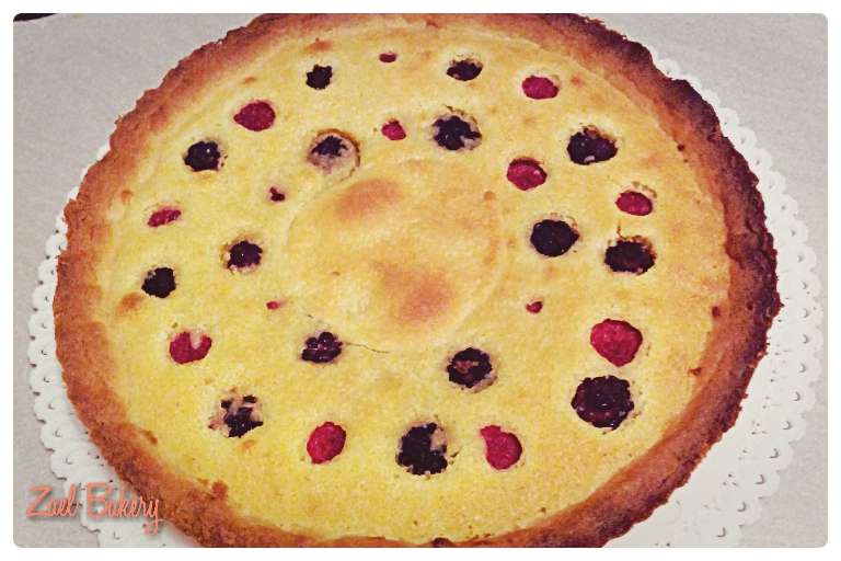 crostata frangipane con frutti di bosco