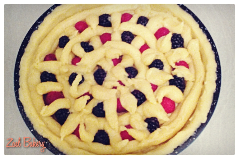 crostata frangipane con frutti di bosco